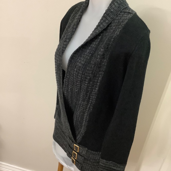 Venus Classic Sweater Medium - Picture 11 of 12